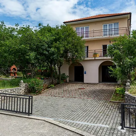 Claudia بيت ضيافة Šmrika